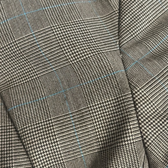 Banana Republic suit. Size 2 too and size 6 skirt. GUC - Picture 7 of 8